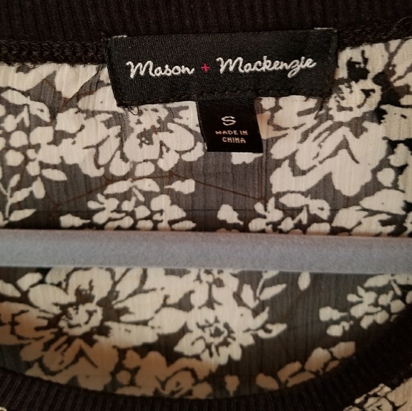 Flowered long sleeve top - Picture 2 of 2